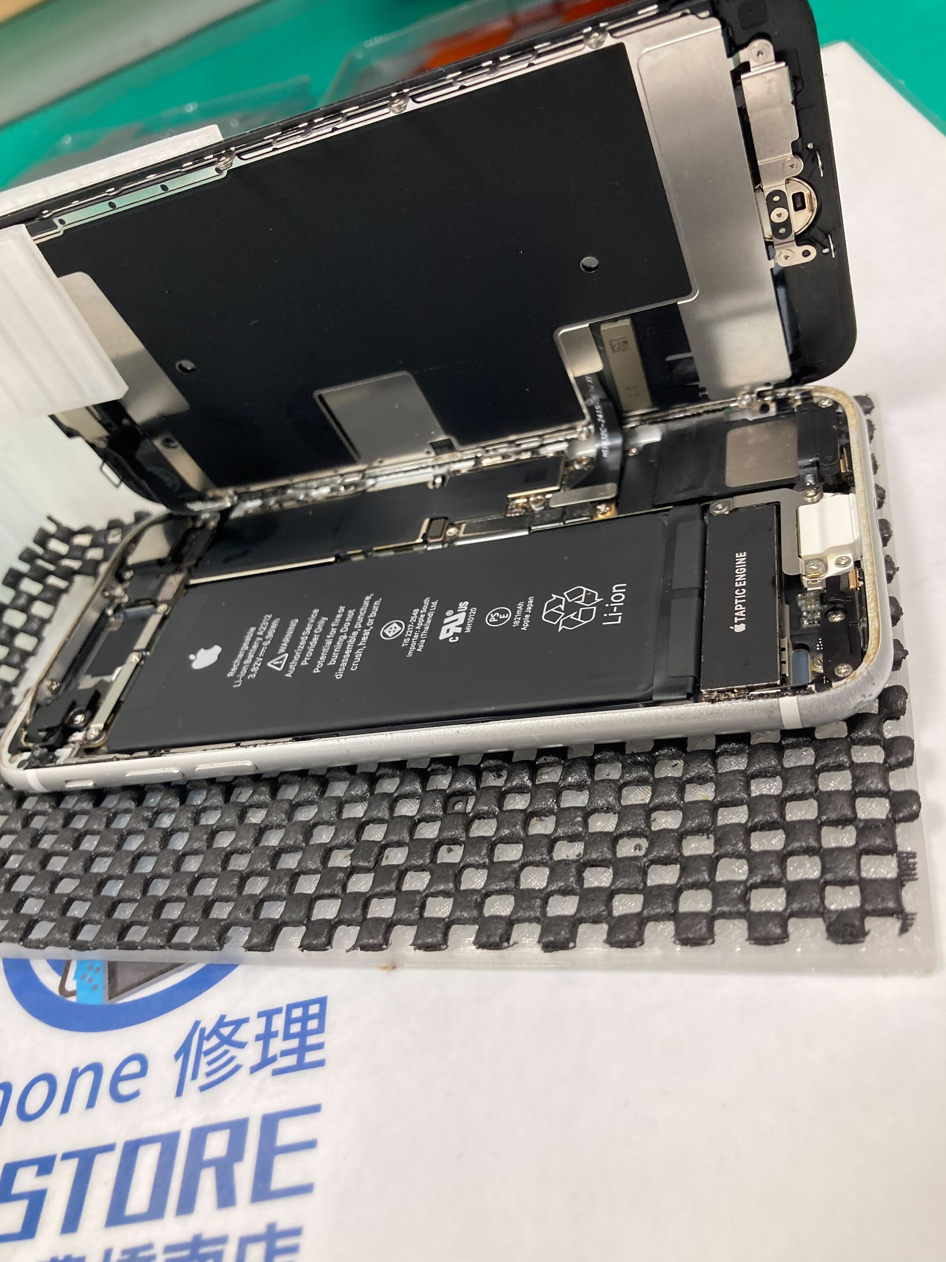 iPhoneSE2 ホームボタン効かない 豊橋